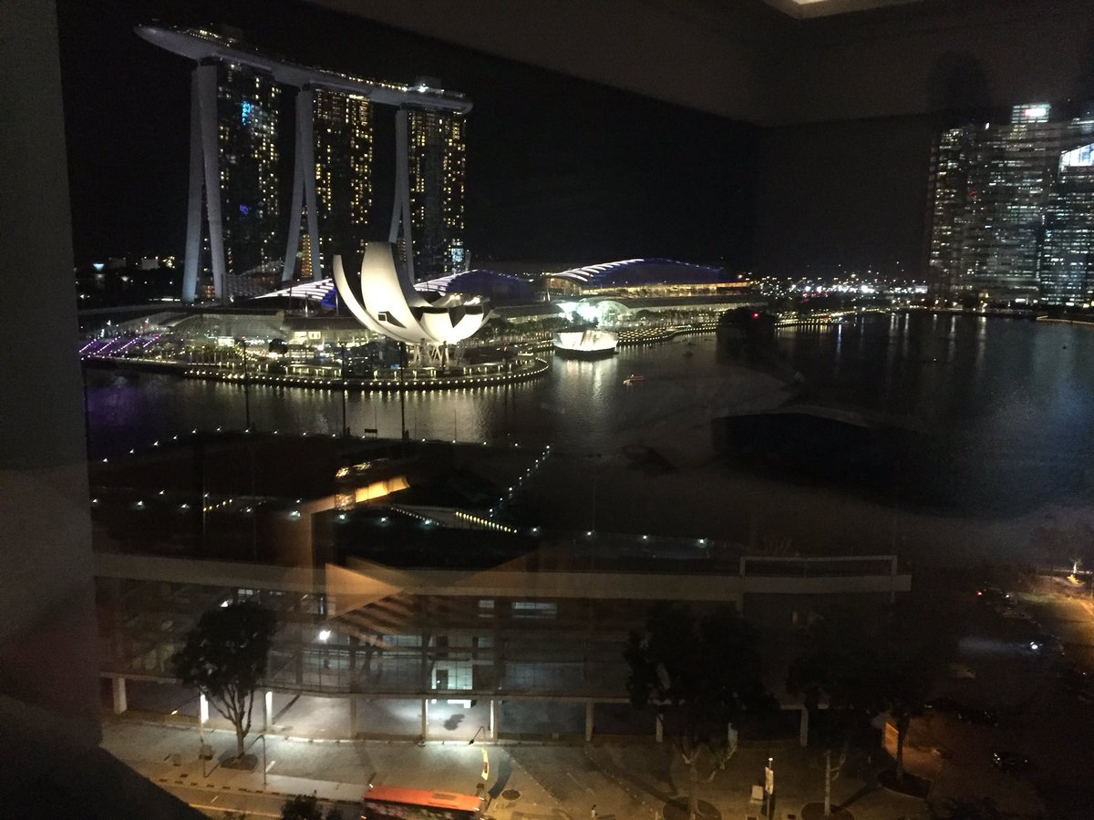 ajjlacey's tweet photo. Feeling the #heat in #singapore but loving the #view from the @MO_HOTELS. #lawyer #worknetwork #legal #mp https://t.co/B7ZwBcFetl