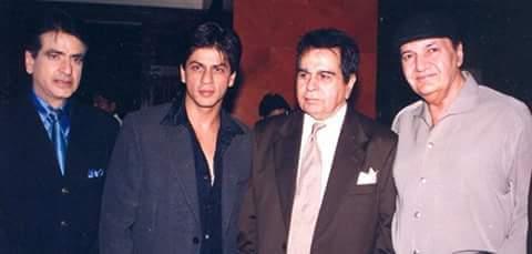 ManishaBohra7's tweet photo. Rarepic of @TheDilipKumar  jitendra,Prem Chopra and @iamsrk https://t.co/4wMOs460hc