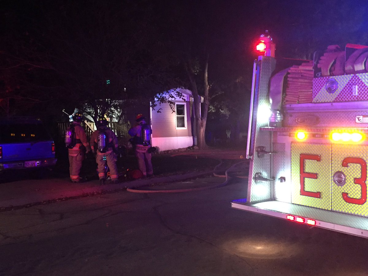Rileyjwrites's tweet photo. Scene of the fire here in the 2600 block of N. 2nd St. Fire crews searching inside. Fire apparently under control. #LNK https://t.co/zVU2dGGJet