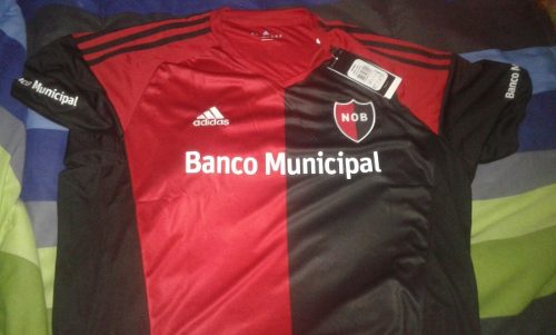 ColosalPopular's tweet photo. SORTEO | Sorteamos la nueva casaca leprosa, para participar Rt y seguinos. Se va el 3 de Noviembre, dale lepraa! https://t.co/ck0JxvBeoo