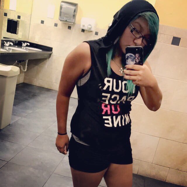 mandie31's tweet photo. Fuck Feelings get Gains 💪🏼💪🏼💪🏼 https://t.co/358Qf0zYJo