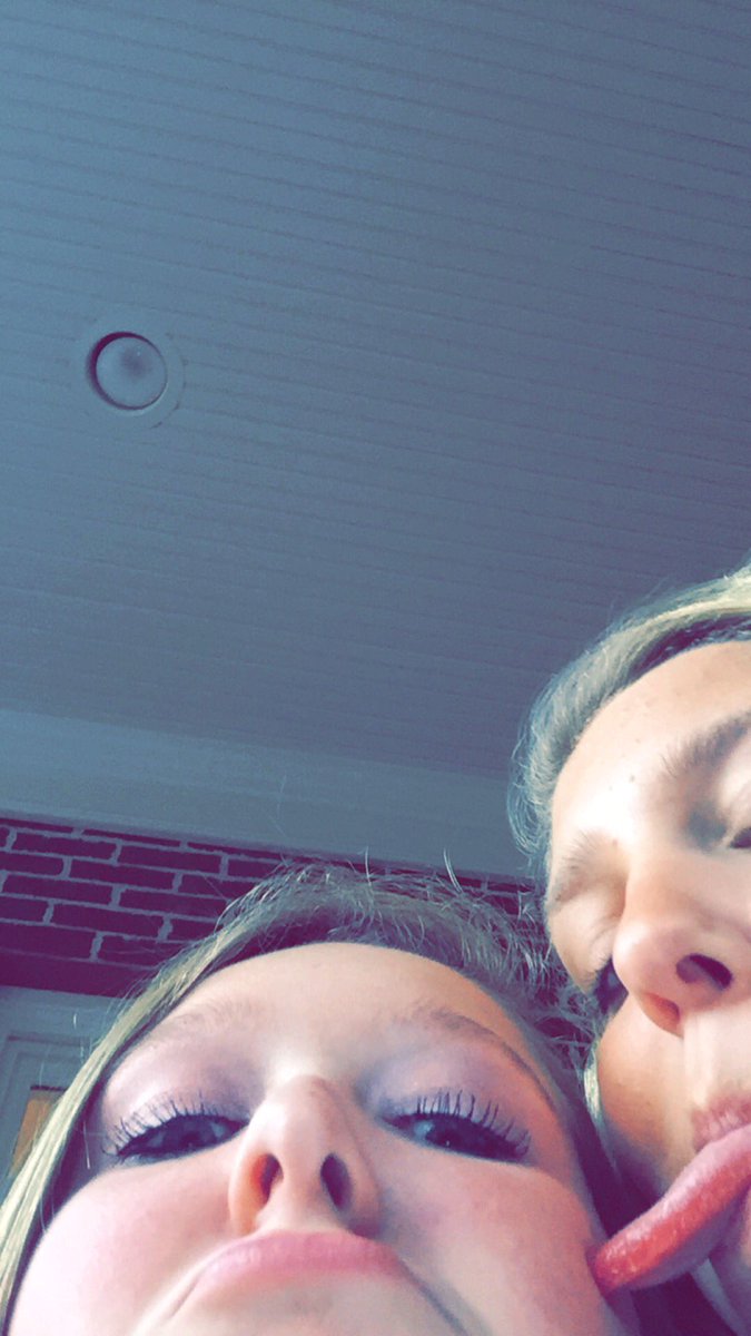 carsonharrann's tweet photo. happy bday lillian💗💗your ig post is the best but for here i'm just posting my fav pic of us. ily https://t.co/0anygl3XB4