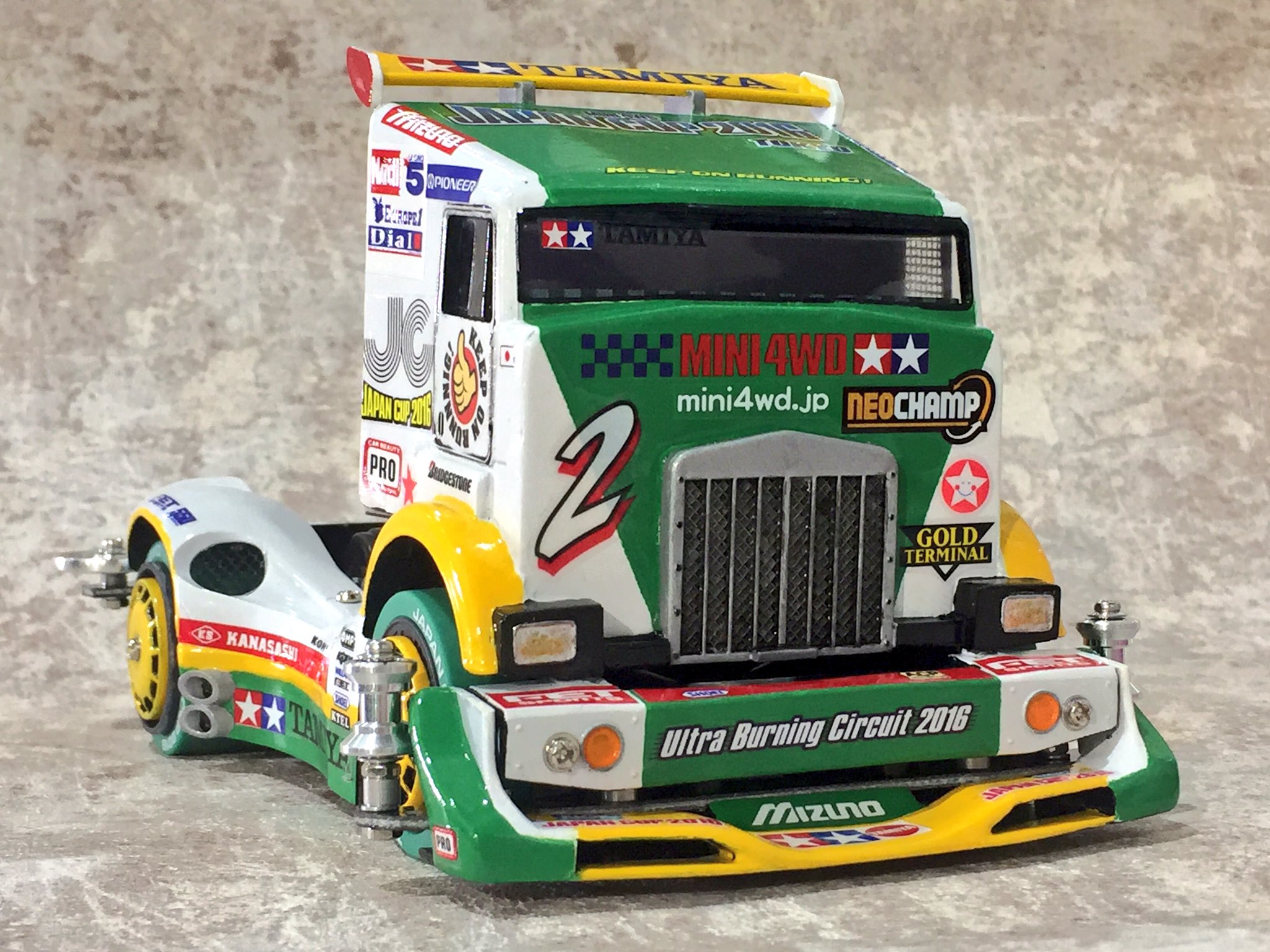 ミニ四駆 タミヤ公式 発売40周年ありがとう Al Twitter コンデレ Mr Pさんのフォーミュラトラック Ft 01 ブルヘッド スピンアックスがベース カッコイイ 富士通 乾電池提供 ミニ四駆ジャパンカップ16 東京大会ex Amp チャンピオン決定戦