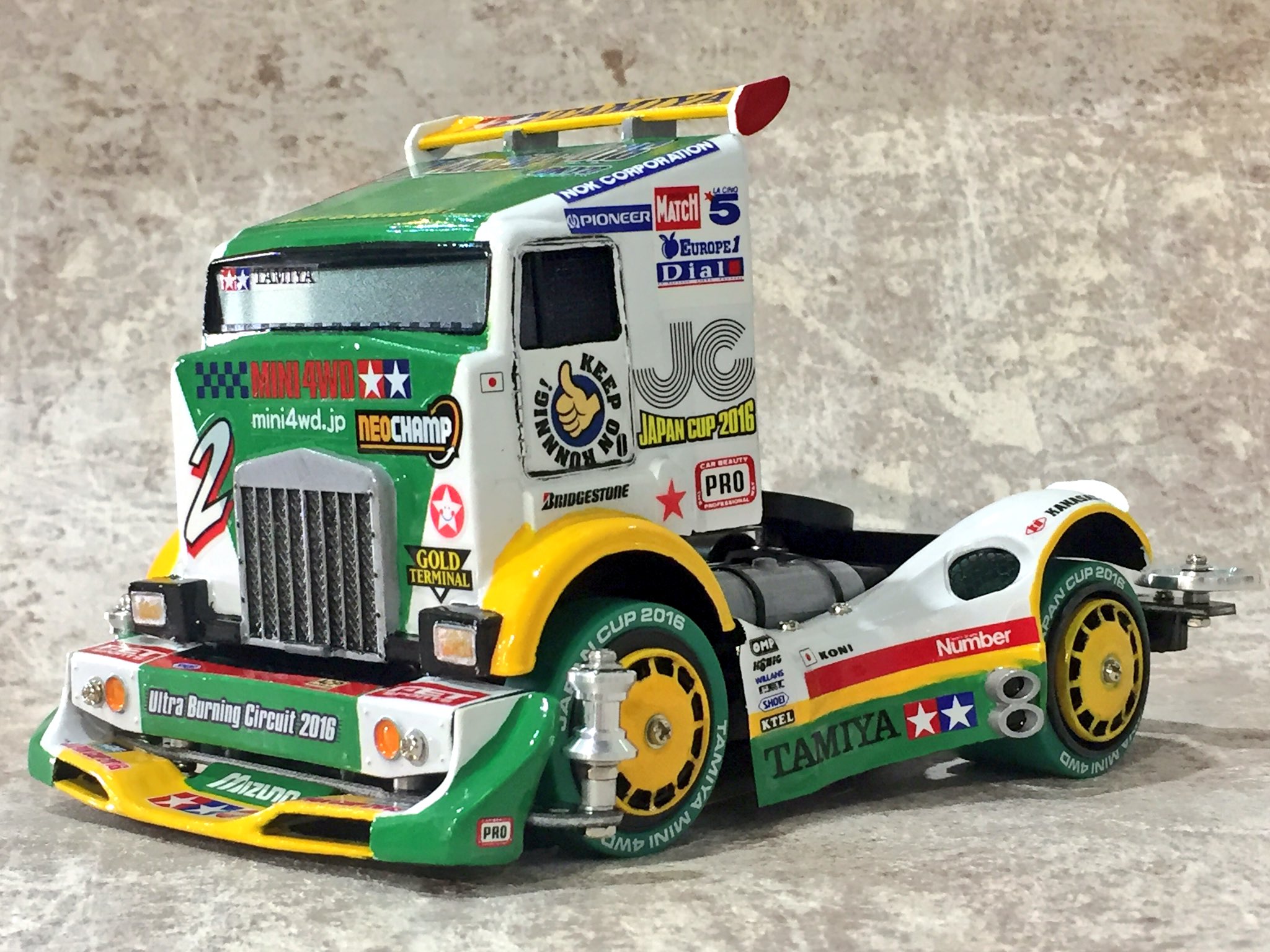 Twitter 上的 ミニ四駆 タミヤ公式 発売40周年ありがとう コンデレ Mr Pさんのフォーミュラトラック Ft 01 ブルヘッド スピンアックスがベース カッコイイ 富士通 乾電池提供 ミニ四駆ジャパンカップ16 東京大会ex Amp チャンピオン決定戦