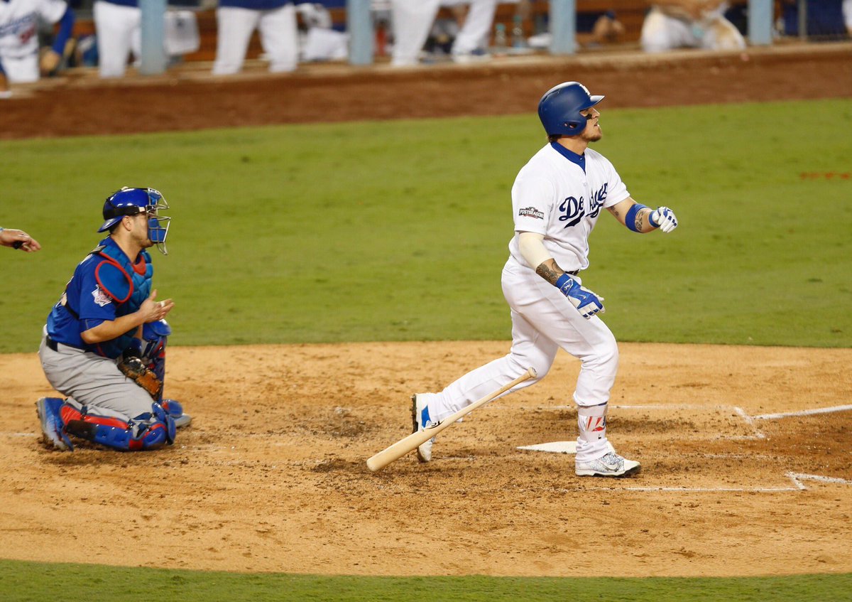 PlayersTribune's tweet photo. The beauty of baseball in Chavez Ravine. https://t.co/iSXHpRAVoQ