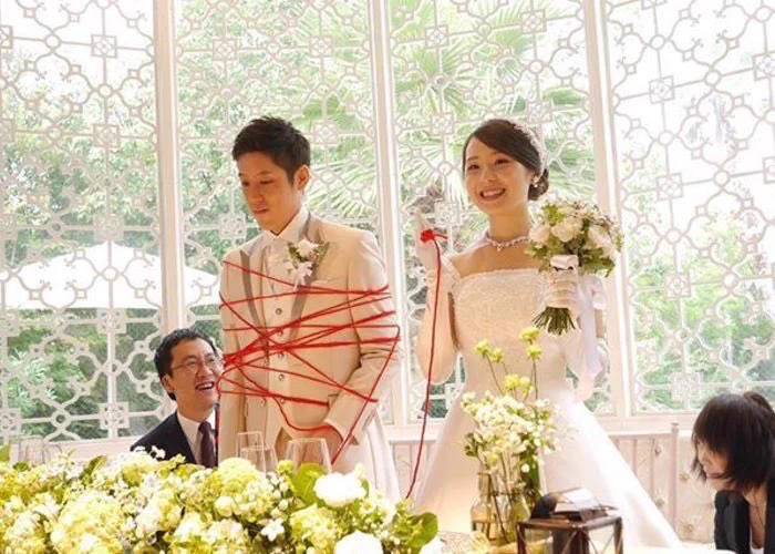 新婦が新郎をがんじがらめにしててワロタｗｗもう逃がさねーよｗｗｗ