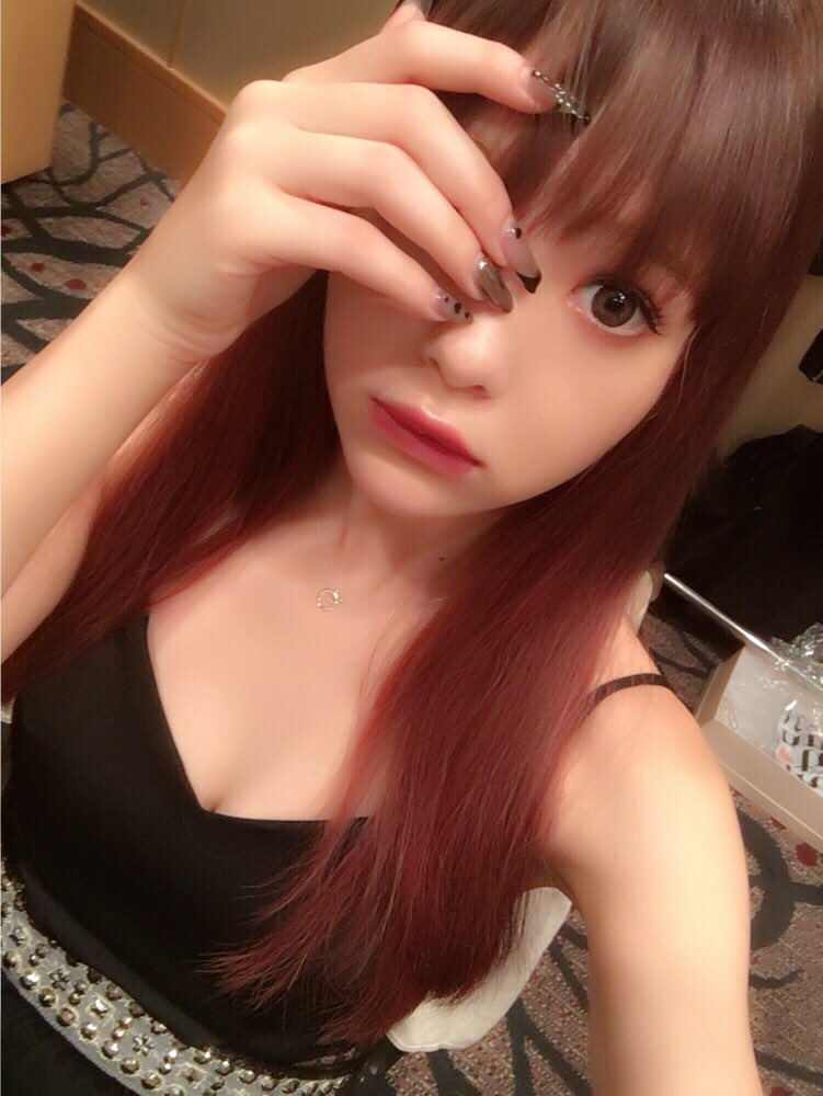 0220nicole's tweet photo. 今日は朝からTHE KISSの発表会見でした🌃✨ドレスを着ておとなっぽく👠

ペアリングとか付けるの夢だな〜🌙
THE KISSさんとコラボもする事も
決まり11月頃にお知らせもするよ☺️

カップルみんな幸せになーれ✨✨
わたしも幸せなーれ✨✨ https://t.co/hBlrkAbqzA