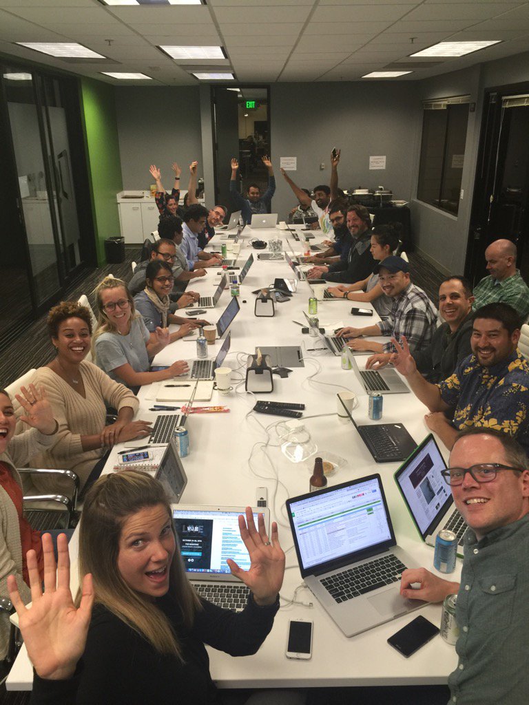 LyonSHARE's tweet photo. Late nights @Glassdoor breed awesomeness. #lovemyjob #insidegd https://t.co/YSoCWkJS0G