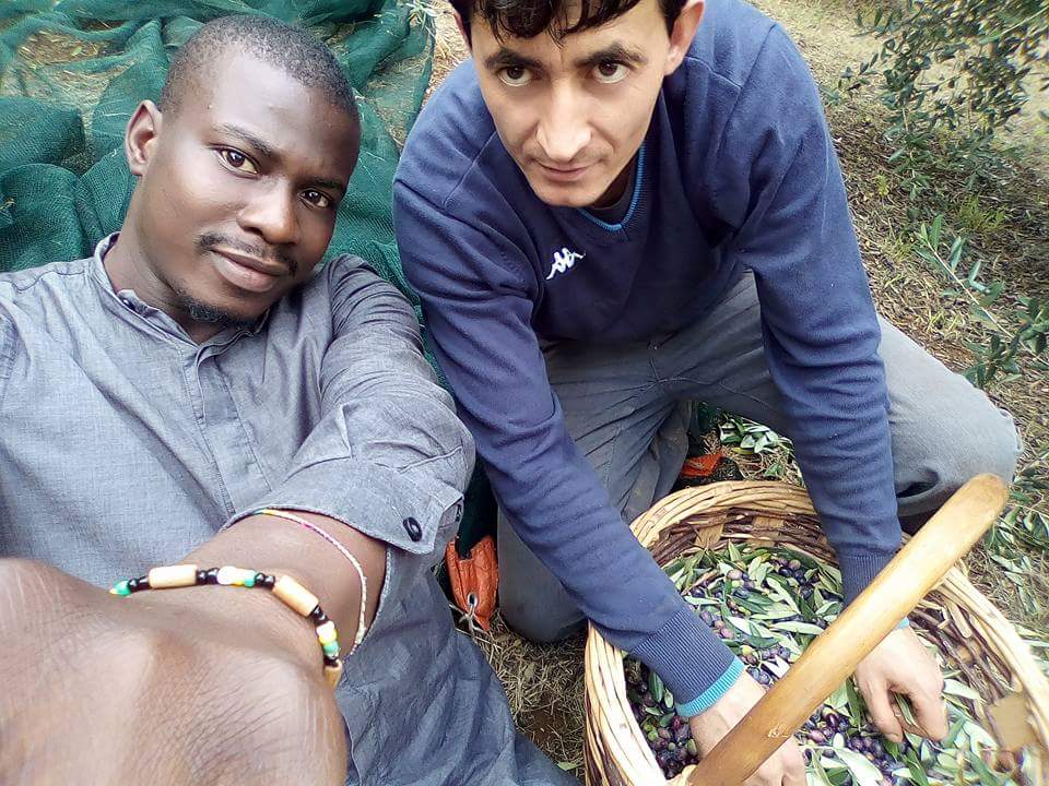 The doesnt divide but its an chance to share great moments with friends. #NewOil, #betterwithfriends, #Harvest2016.