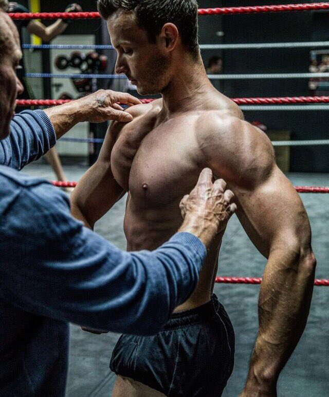 Bodybuilding has a strong community around here, people genuinely want to help, like the man who helped with my posing, <a href="/DenmanIan/">Ian Denman</a> 💪🏼