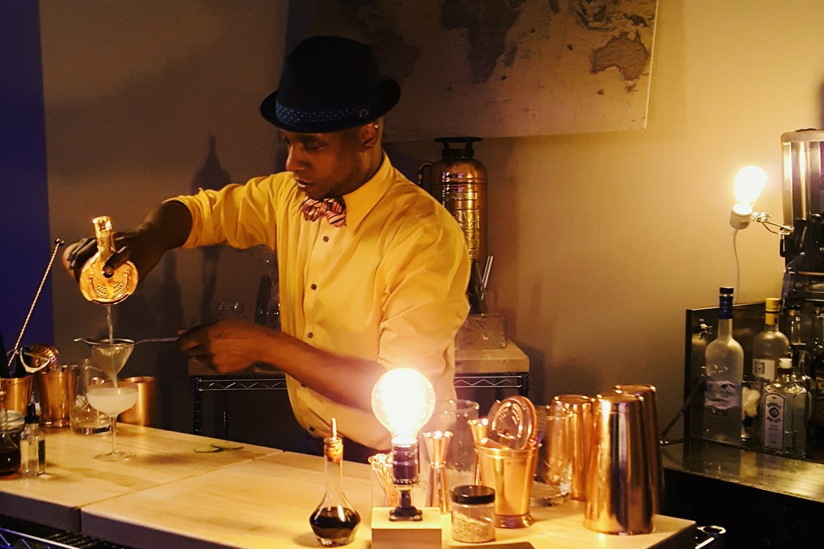 YNK_Irvine's tweet photo. The man behind the magic☄ #staytuned

#ynk #ynkirvine #asia #fall #wanderlust #cocktails #craftcocktails #mixology #bar #barlife #bartender https://t.co/KfXqJGM4ka