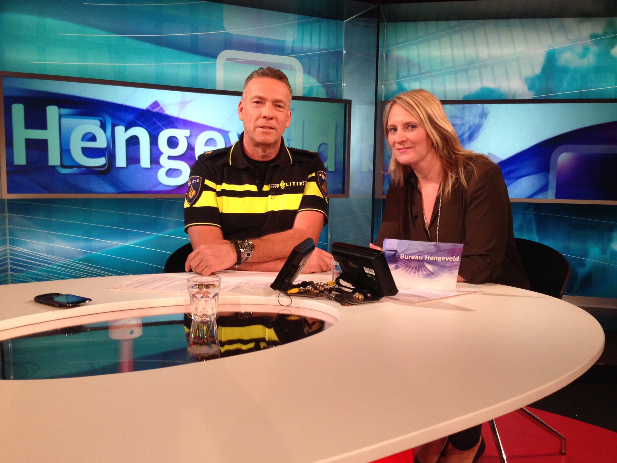 Beugel binnenkomst Neuken Bureau Hengeveld on Twitter: "Marjolein Heijen presenteert vandaag BH. Politiewoordvoerder Bernhard Jens is er ook bij en vertelt o.a. over 1 mishandeling in #Nieuwegein https://t.co/t2CYaR6tCP" / Twitter Beugel binnenkomst Neuken Bureau Hengeveld on Twitter: "Marjolein Heijen presenteert vandaag BH. Politiewoordvoerder Bernhard Jens is er ook bij en vertelt o.a. over 1 mishandeling in #Nieuwegein https://t.co/t2CYaR6tCP" / Twitter