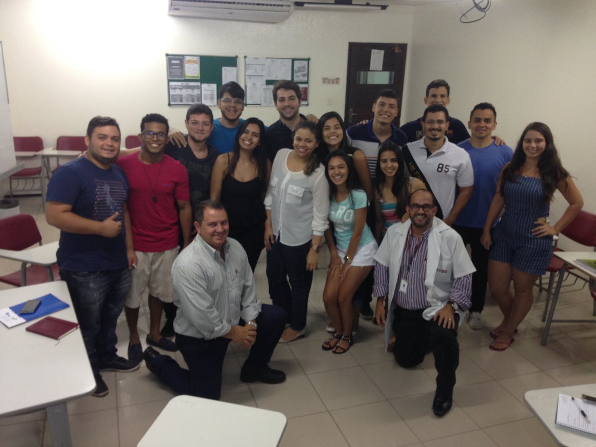 pazarthur's tweet photo. Aula de Com. Exterior no 8º p de Adm da #UNDB com a #ADECON discutindo o corredor Centro Norte e suas potencialidades! Alunos show!! https://t.co/wgbSdDpomu