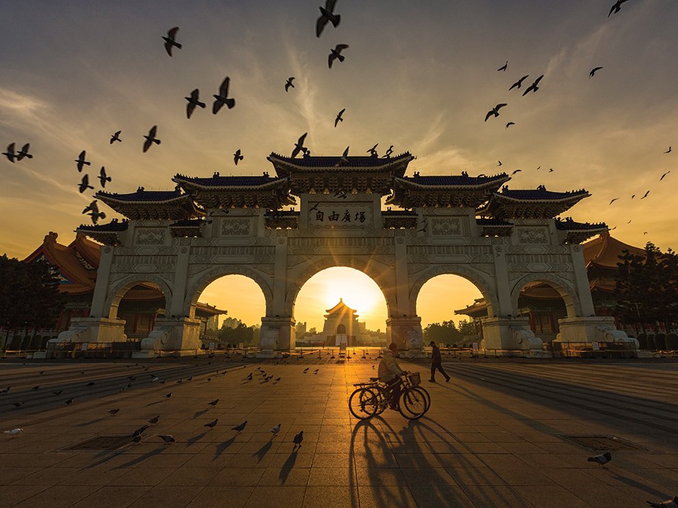 My_Asia_Guide's tweet image. RT @nfabiox85 NatGeo: Photo of the Day: First Light on.natgeo.com/2apcz6f  #photography #travel