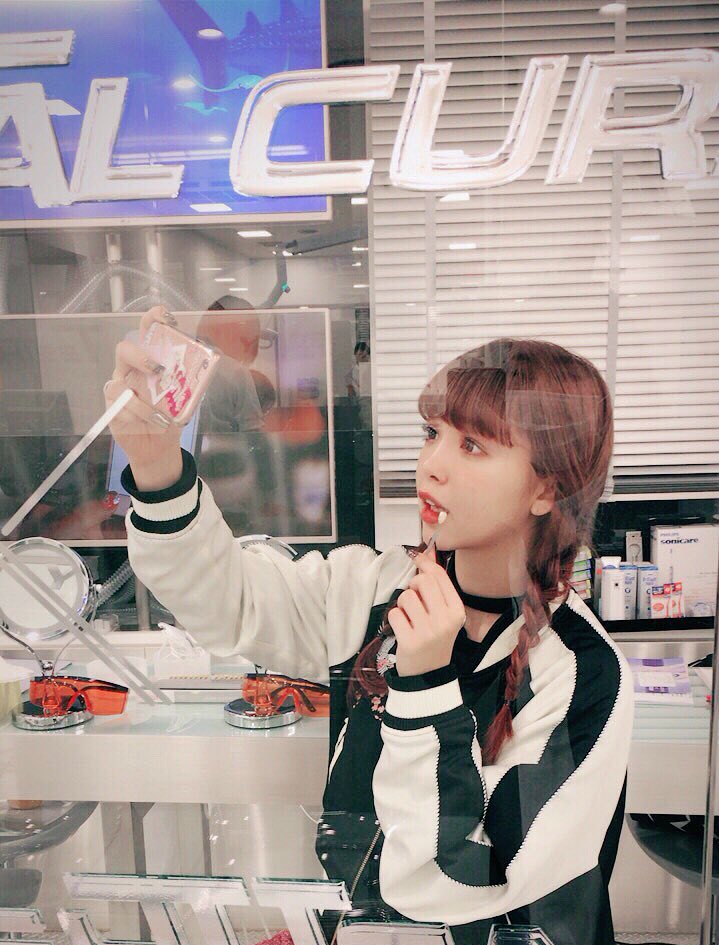 0220nicole's tweet photo. にこちゃん歯もちゃんと綺麗にしようと思いワイズデンタルキュアさんでホワイトニングしてきた！今回1回目なのに白くなってビックリした😂✨ちゃんと通おう☺️笑うの好きなりたいもん☺️前歯さんでかい。八重歯さんもこんにちわ。

詳しい事は↓
https://t.co/TdY194tGD1 https://t.co/elzFDT1e8N