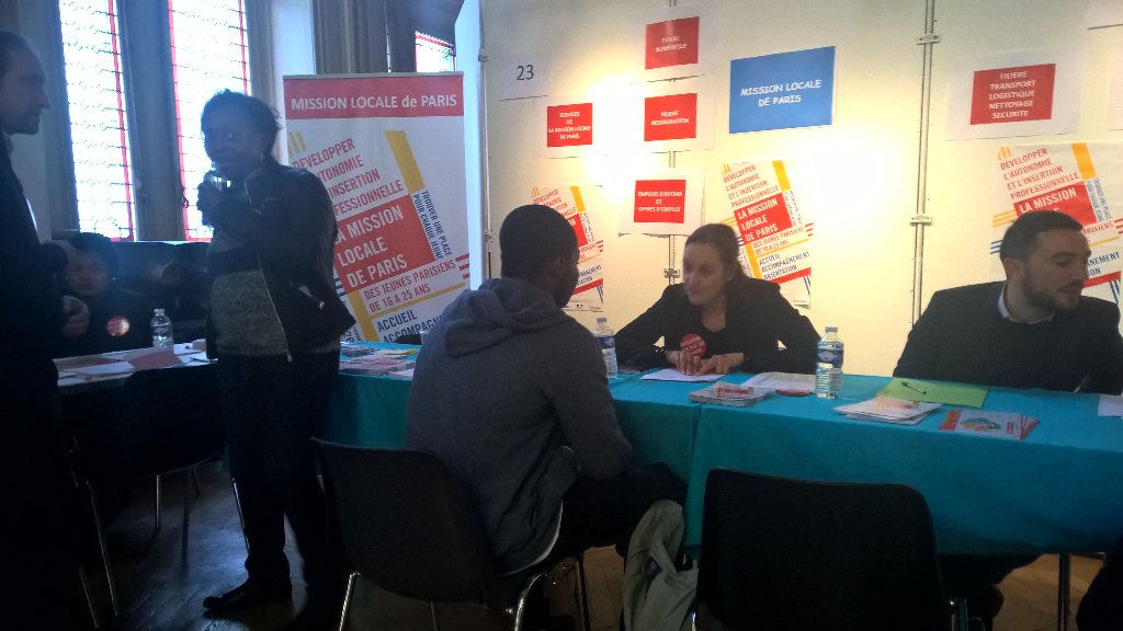 mairiedu13's tweet photo. La journée de l'emploi du 13e c'est aujourd'hui et jusqu'à 17h! Venez avec votre CV ! https://t.co/7b2vjURvPE