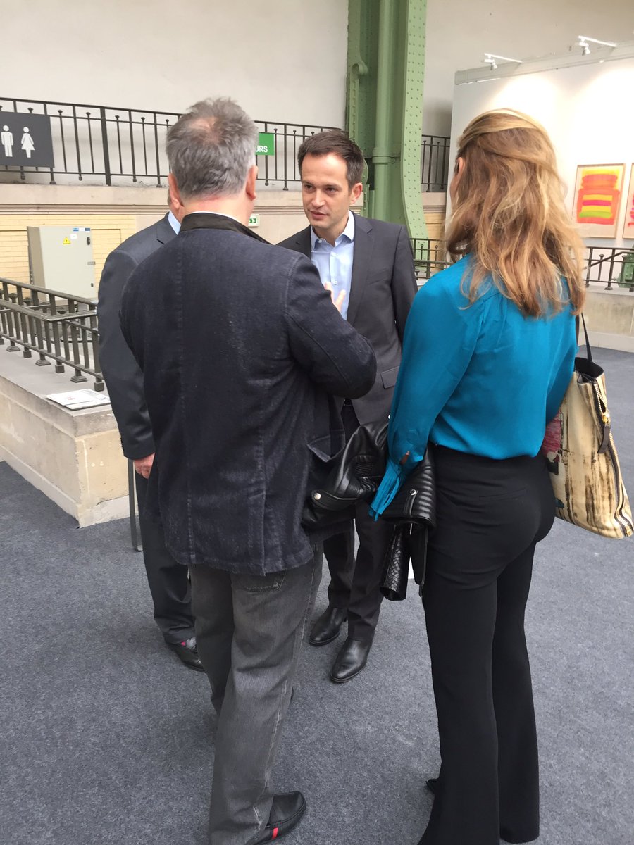 pybournazel's tweet photo. A la #FIAC2016 avec @benoitsoles Une nouvelle génération d'artistes s'impose! #artcontemporain https://t.co/dPRaBorv4l