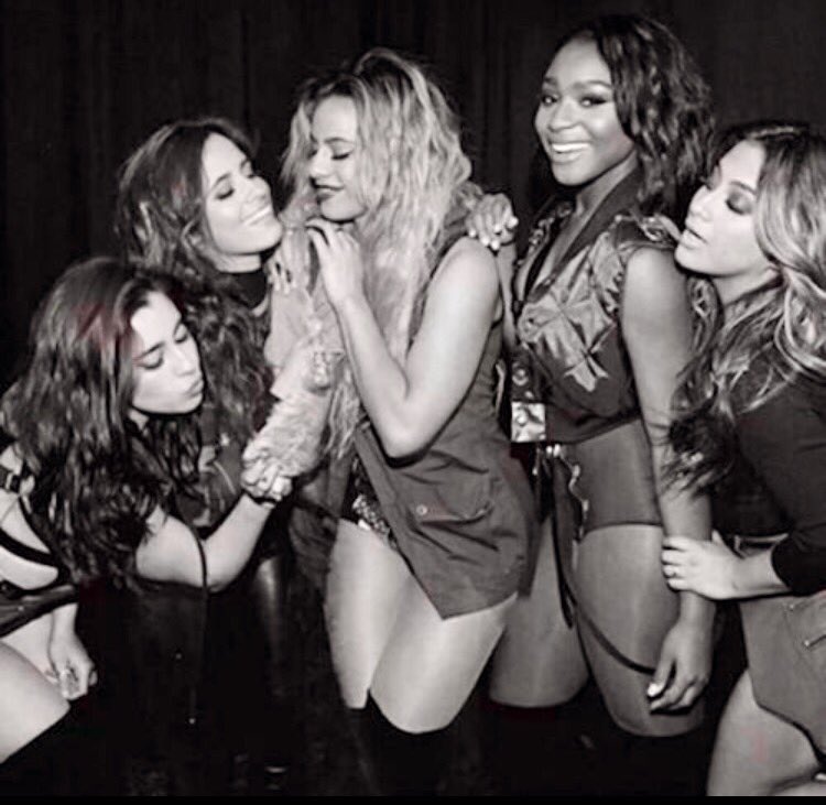 cara_llbz's tweet photo. #WelcomeToGermany5H ❤️❤️❤️ https://t.co/y3YEZ9iGGx