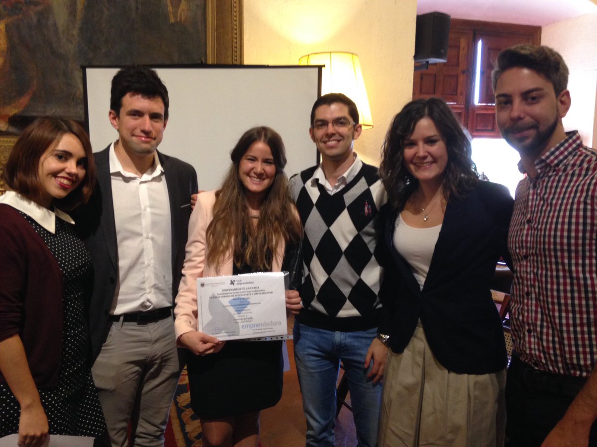 anarore_DN's tweet photo. I Premio modalidad #JuniorEmpresa del concurso @UGRemprendedora. Innova-T, estudiantes de traducción cargados de ideas y ganas. Enhorabuena! https://t.co/JMAN6bZgx2