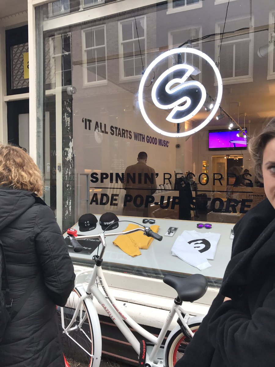 thisisedmlive's tweet photo. Colazione con i ragazzi di @SpinninRecords nel loro Popup store! https://t.co/il4krT8HCA