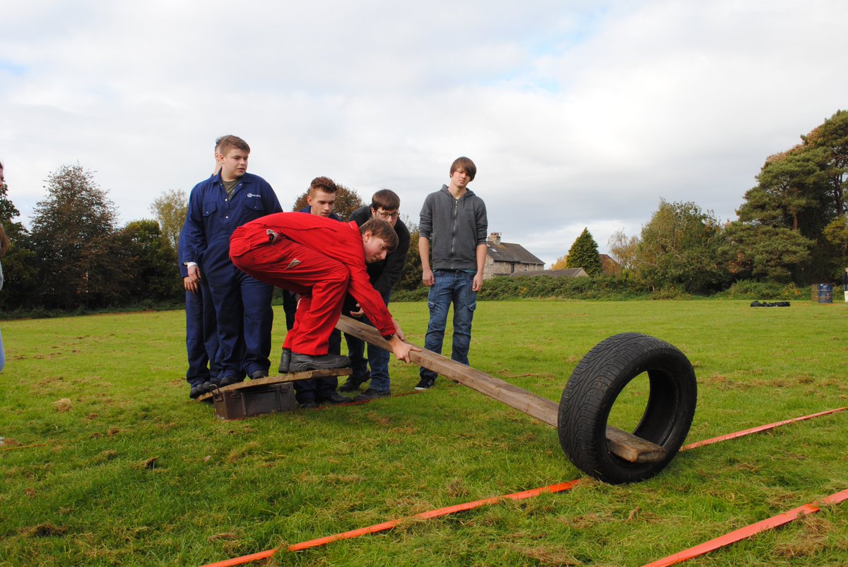 BathCollege's tweet image. How to get all the equipment back over the line #CommandTasks @Official_REME #MotorVehicleStudents @BathCollege #SomerValley #Radstock