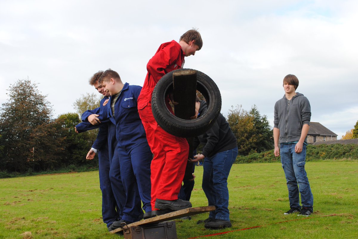 BathCollege's tweet image. How to get all the equipment back over the line #CommandTasks @Official_REME #MotorVehicleStudents @BathCollege #SomerValley #Radstock