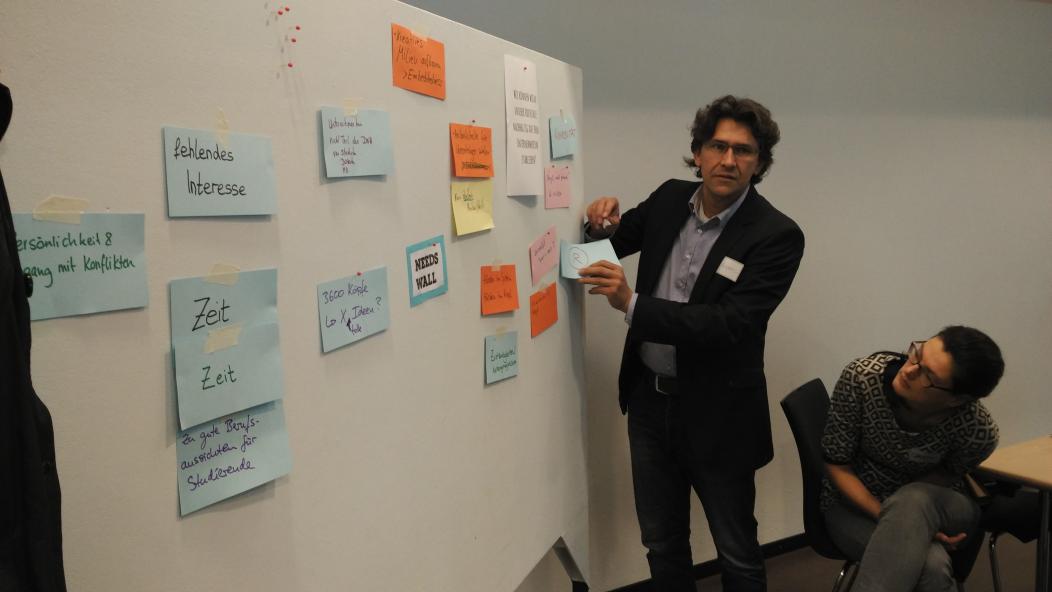 bwcon_info's tweet photo. Heute bringen wir unser #entrepreneurship Methodenset an die @InfoHSAS. Thema des Tages: schlummernde Ideen wecken! https://t.co/TmNSwvJ540