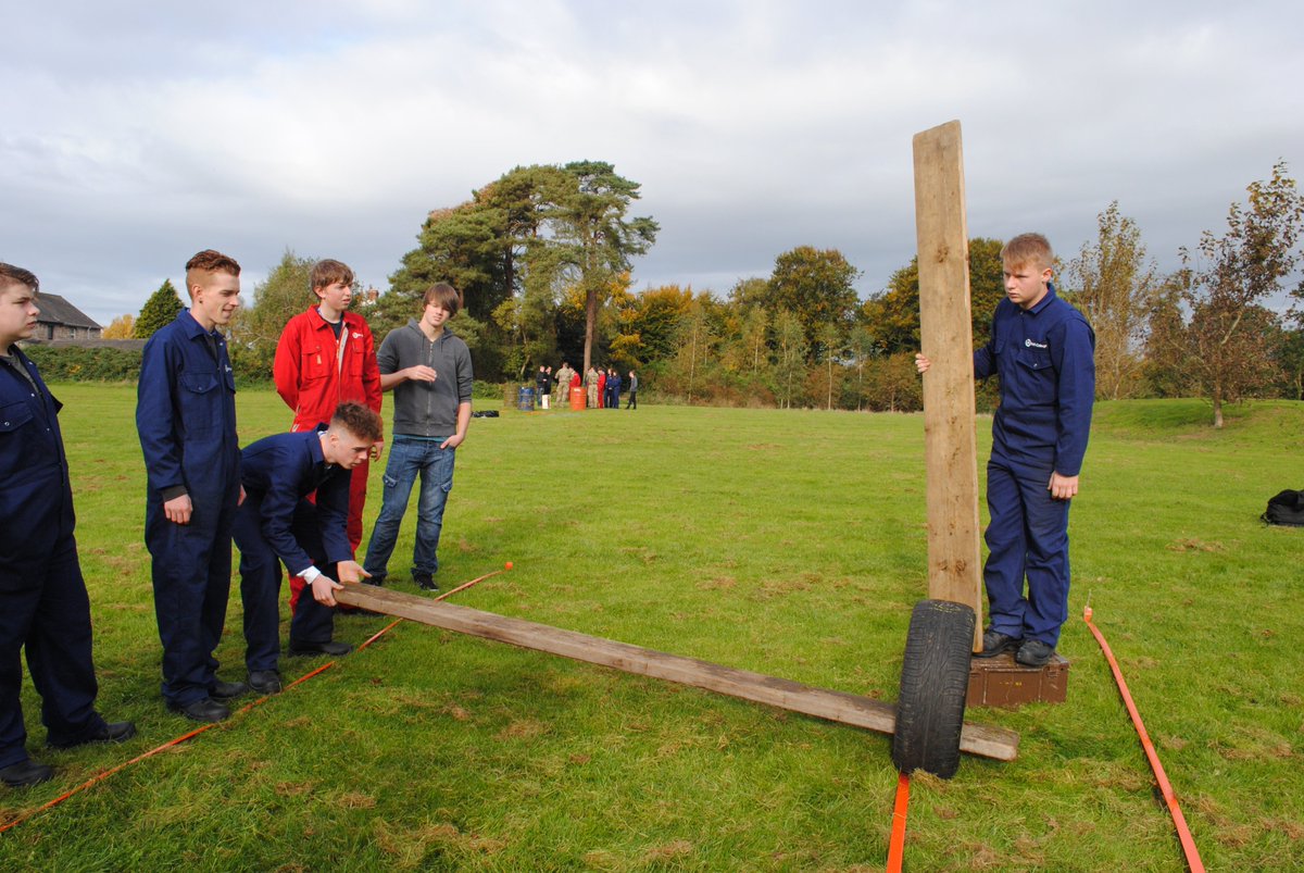BathCollege's tweet image. How to get all the equipment back over the line #CommandTasks @Official_REME #MotorVehicleStudents @BathCollege #SomerValley #Radstock