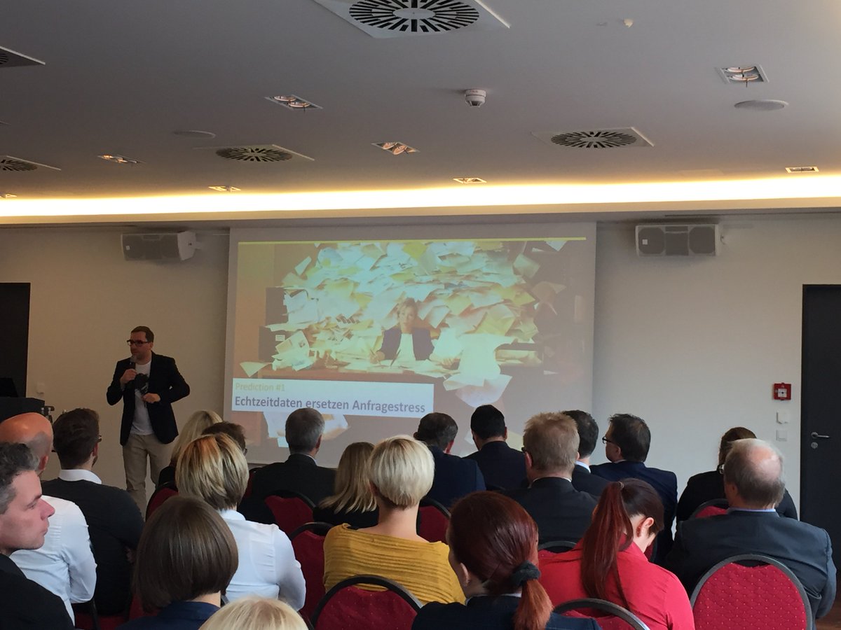 MeetingMarketDE's tweet photo. Felix Undeutsch: die ersten Hotels bieten Ihren Kunden bereits an Tagungen online zu buchen - das ist Realität KEINE Utopie #hmc16 https://t.co/GXvWBYFPn6