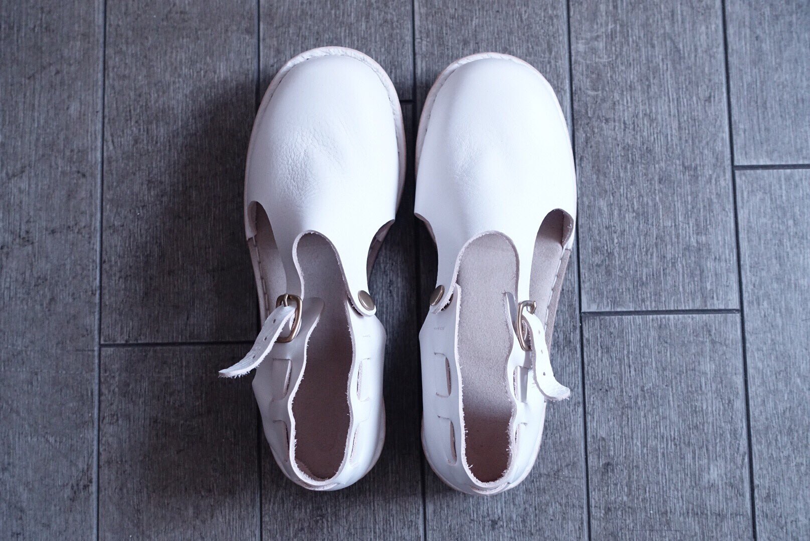 Co Kokorone 旅する冷えとり靴下屋naoさんがデザインを描いてくれた冷えとり靴 が完成しました 明日よりアトリエにてご試着いただけます 冷えとりのイベントも開催中ですのでこの機会にぜひお立ち寄りください 冷えとり靴 冷えとり 冷えとり健康法