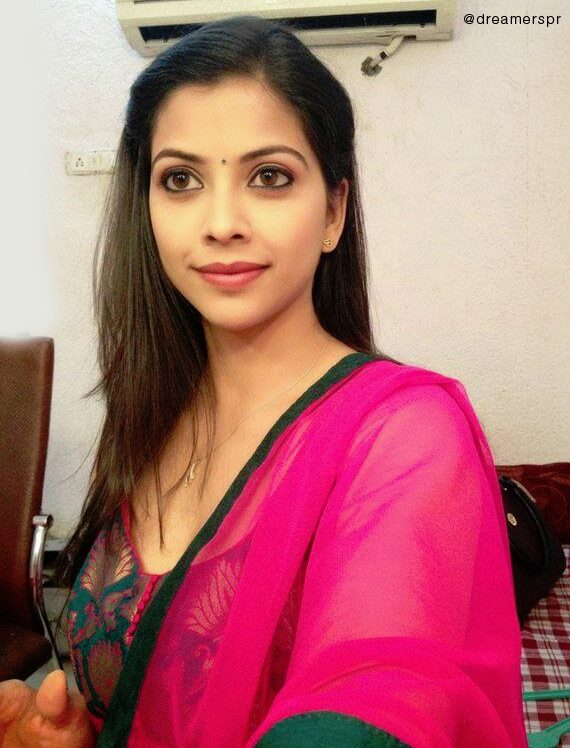 DreamersPR's tweet photo. Wake up and dazzle! #DazzlingDeepali #TeamDeepali https://t.co/JSy4UnPYlu