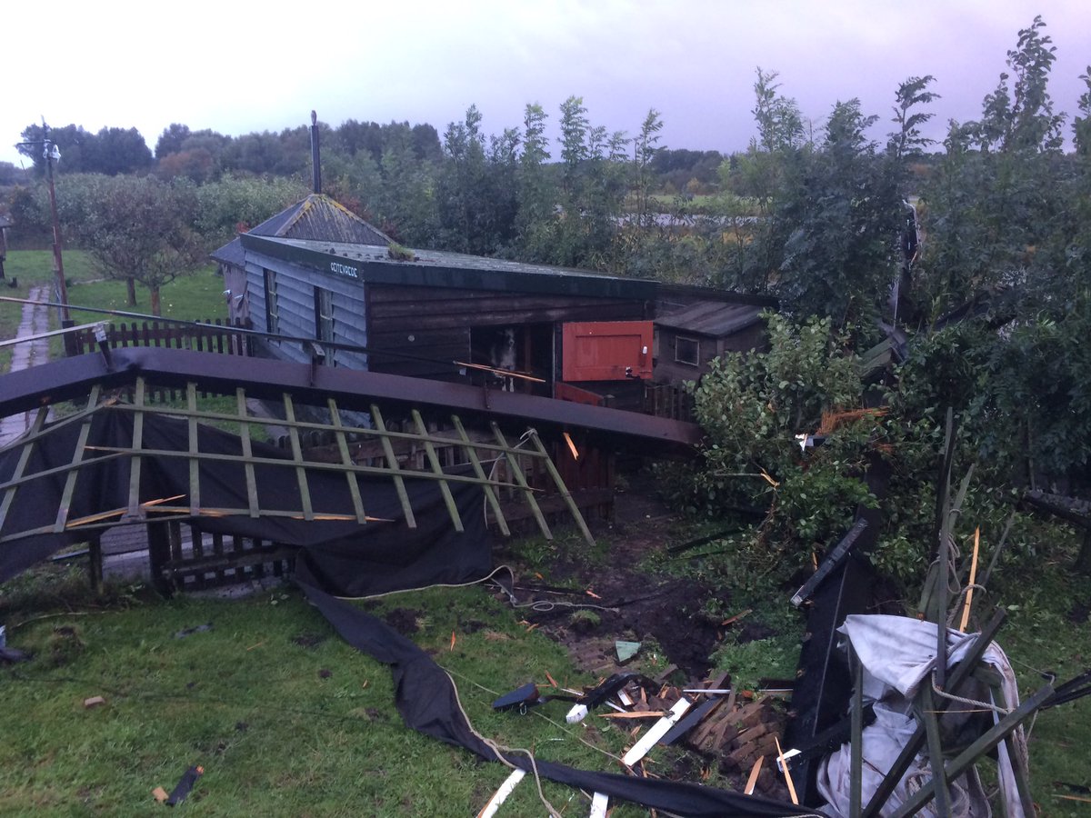 Sanders_Paul's tweet photo. De ravage is groot bij de #twiskemolen, na de windhoos gisteravond. https://t.co/C4TMwpDhlx