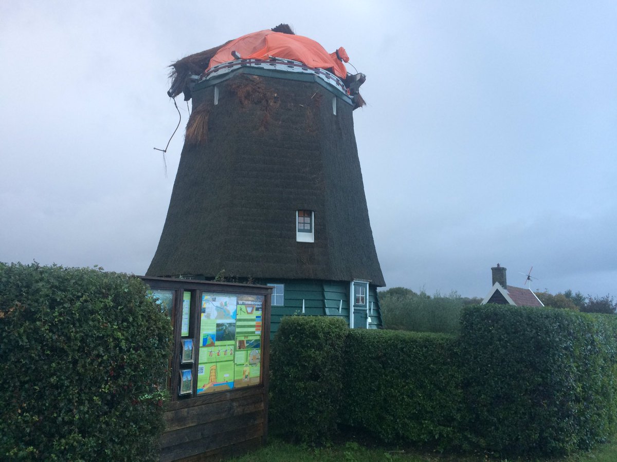Sanders_Paul's tweet photo. De ravage is groot bij de #twiskemolen, na de windhoos gisteravond. https://t.co/C4TMwpDhlx