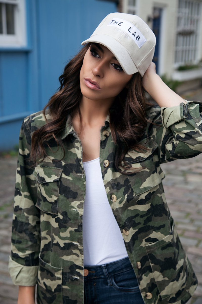 thelablondon's tweet image. THE LAB LONDON AW16
🎩TheLabLondon.com (direct link in bio)
📸 @CesarAntonis cesarantonis
🙎🏻 @ELLAPALFREY