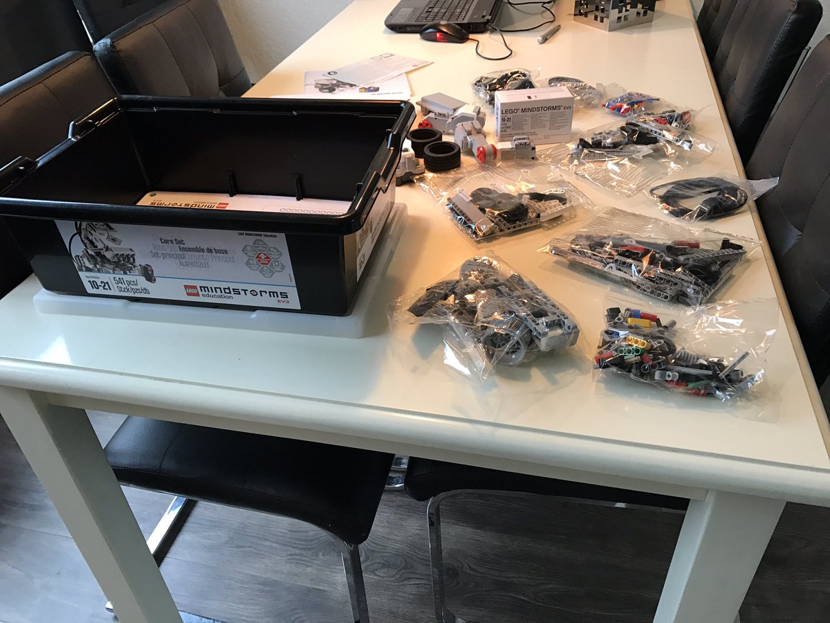 RichardHornstra's tweet image. @LEGO_Education Korte termijn doel: programmeren, nu testen en dan inzetten! #cbsdeburcht #mindstorms @cbo_meilan @jaapjanvleeuwen
