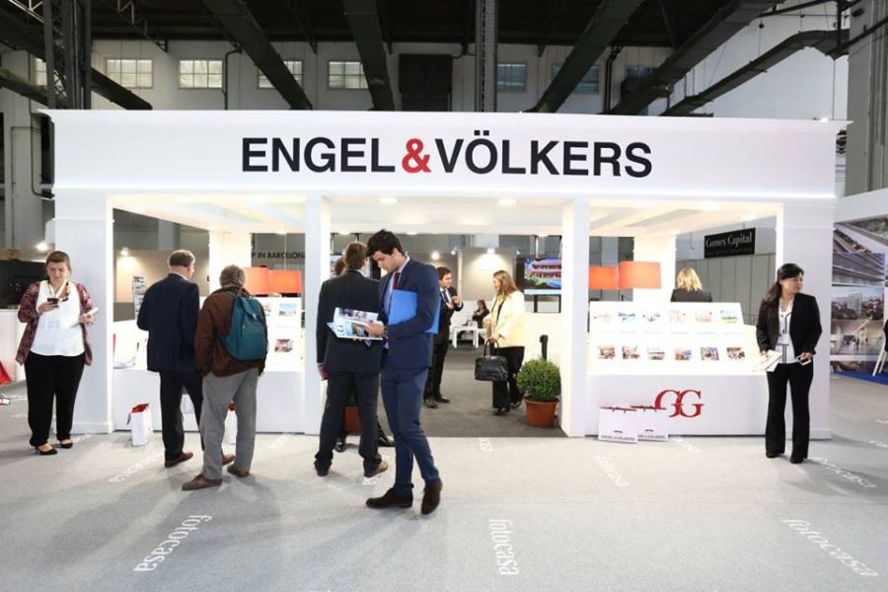 evbcn's tweet photo. ¡Hoy empieza el Barcelona Meeting Point! Estaremos encantados de atenderle en el stand B-240. 

https://t.co/VnLhzS8sj1 #BMP2016 #Barcelona https://t.co/PCSPBHkQCM