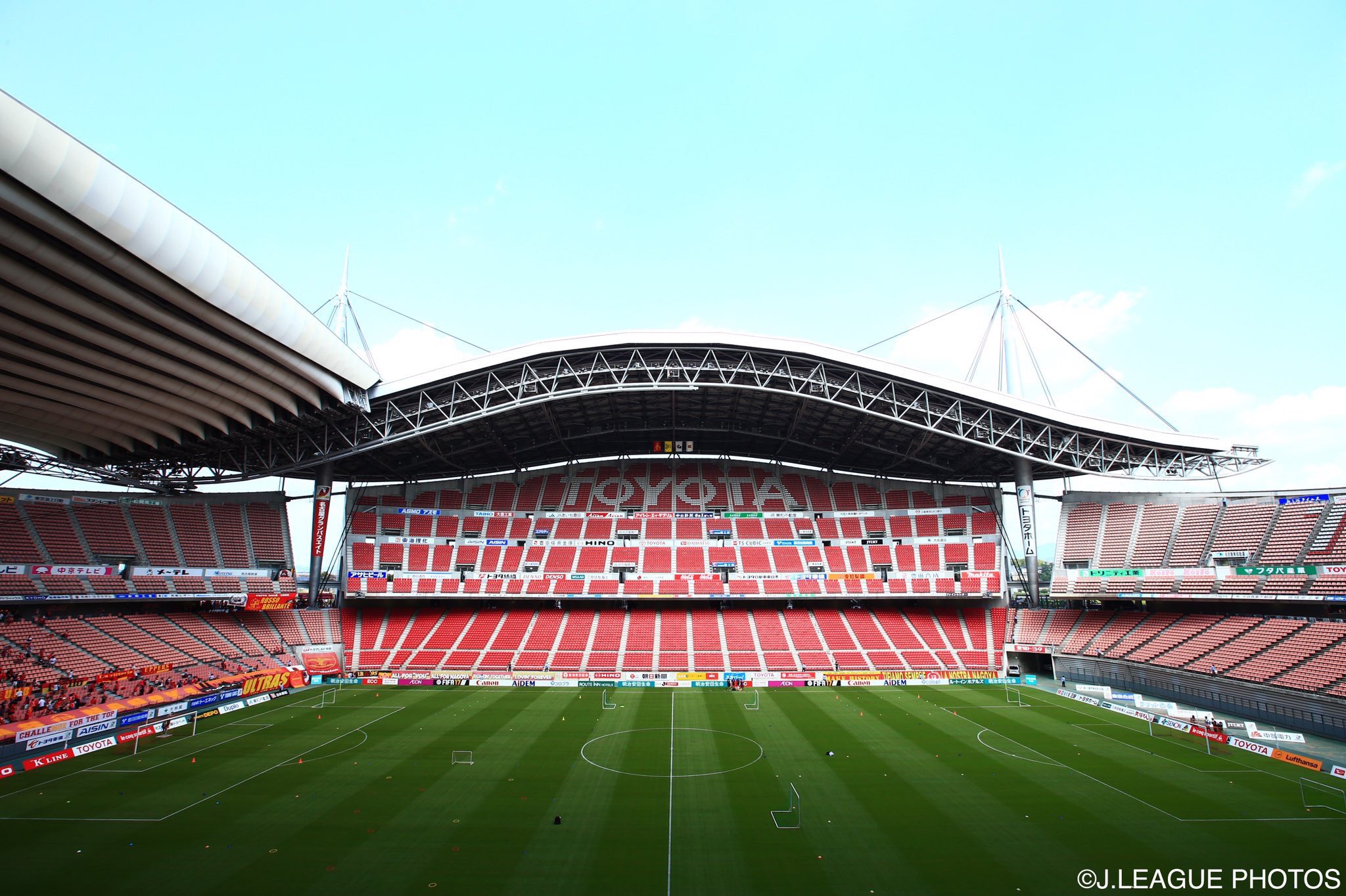 ｊリーグ 日本プロサッカーリーグ スタジアムの歩き方 今回は名古屋グランパスのホーム 豊田スタジアム を紹介します 豊スタはサッカー専用スタジアムで スタジアムの 10番ゲート は名古屋のobでストイコビッチ元監督の功績を称え