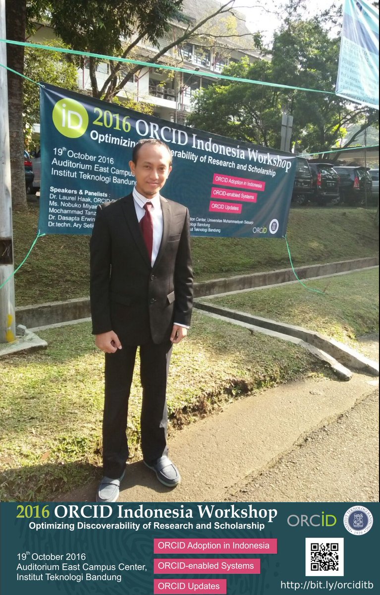 ITBpress's tweet photo. Hendy Irawan @hendybippo in front of @ORCID_Org at #ORCIDITB2016 https://t.co/0rDbwVPnM4 https://t.co/3ThmdNF3jT
