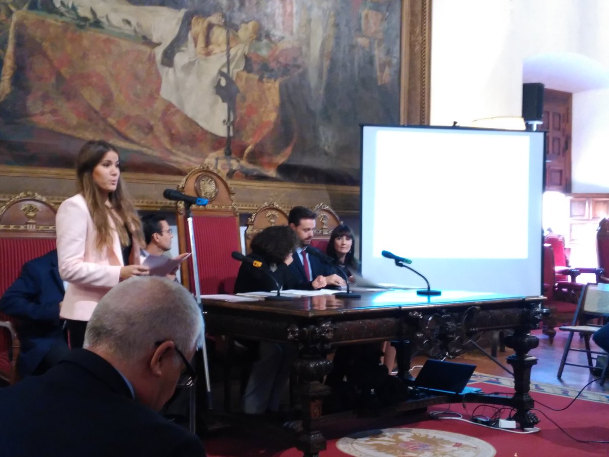 UGRemprendedora's tweet photo. Habla @elenaluc94 de la Junior Empresa Innova-T👉Proyecto ganador del Concurso de Emprendimiento Universitario ¡Felicidades a todo el equipo! https://t.co/Z0xpsNSGRz