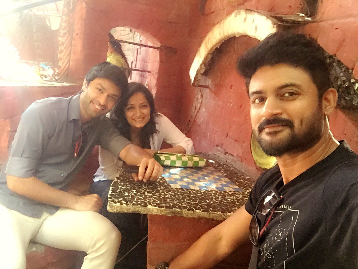 At #NataraniCafe with the lovely <a href="/JinalBel/">jhinal belani</a> &amp; <a href="/revantasarabhai/">Revanta Sarabhai</a>
who gave us an insightful tour of <a href="/DarpanaAcademy/">Darpana Academy </a>. #noshootday #artacademy