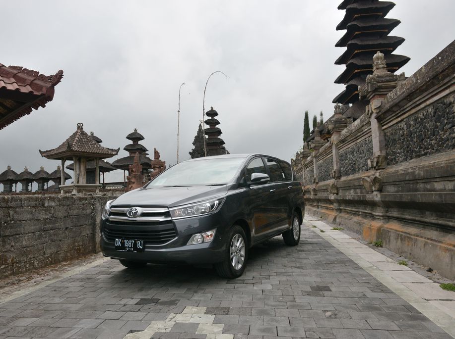detikcom's tweet photo. Video Tentang Kijang Innova Kalahkan Volvo, Daimler, Audi dan Lainnya https://t.co/7pbHK6Do6g via @detikoto https://t.co/x5zshppV8W