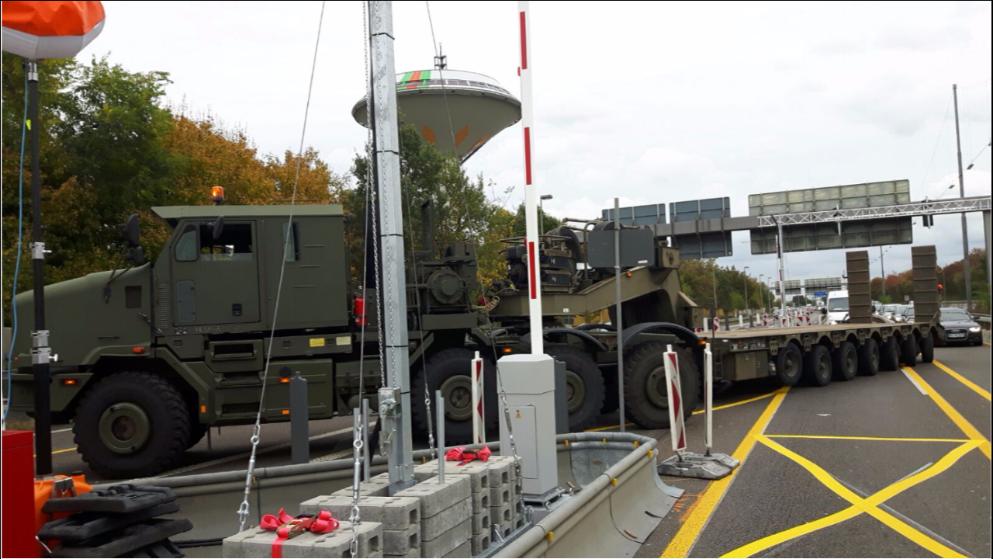 Marode A1-Rheinbrücke: LKW-Sperre stoppt US-Army-Rambos!  bild.de/regional/koeln…  #Koeln  #Leverkusen  #Duesseldorf https://t.co/Bvx3XF5XN7