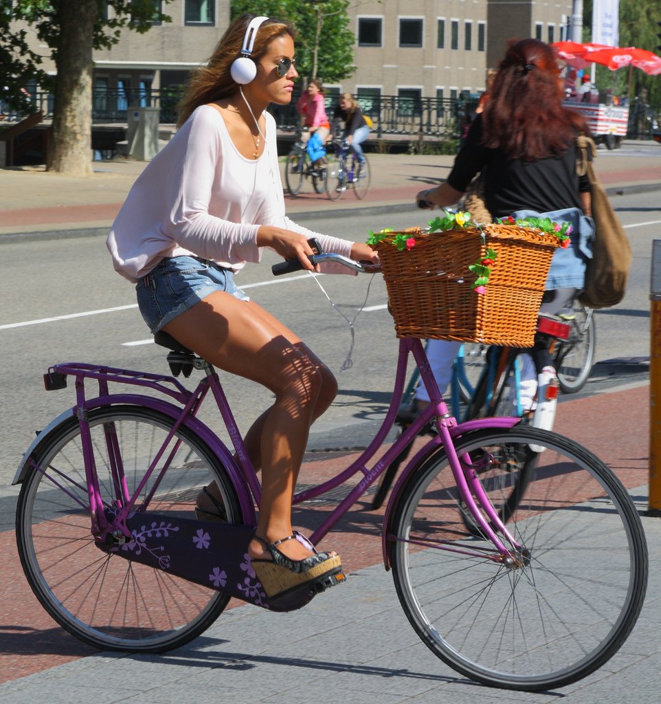 biciHome's tweet photo. https://t.co/nZtGq7ju7c…/

El peligro de llevar auriculares en bicicleta 

#PInchaParaMásInfo https://t.co/tmVr1refXi