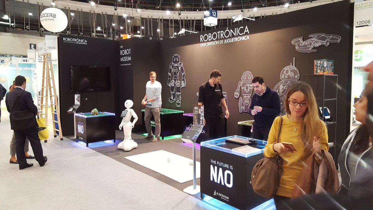 agus_evelb's tweet photo. Robotronica #SIMOEDU16 @evelbTecnicas https://t.co/nUlWg1ekUP