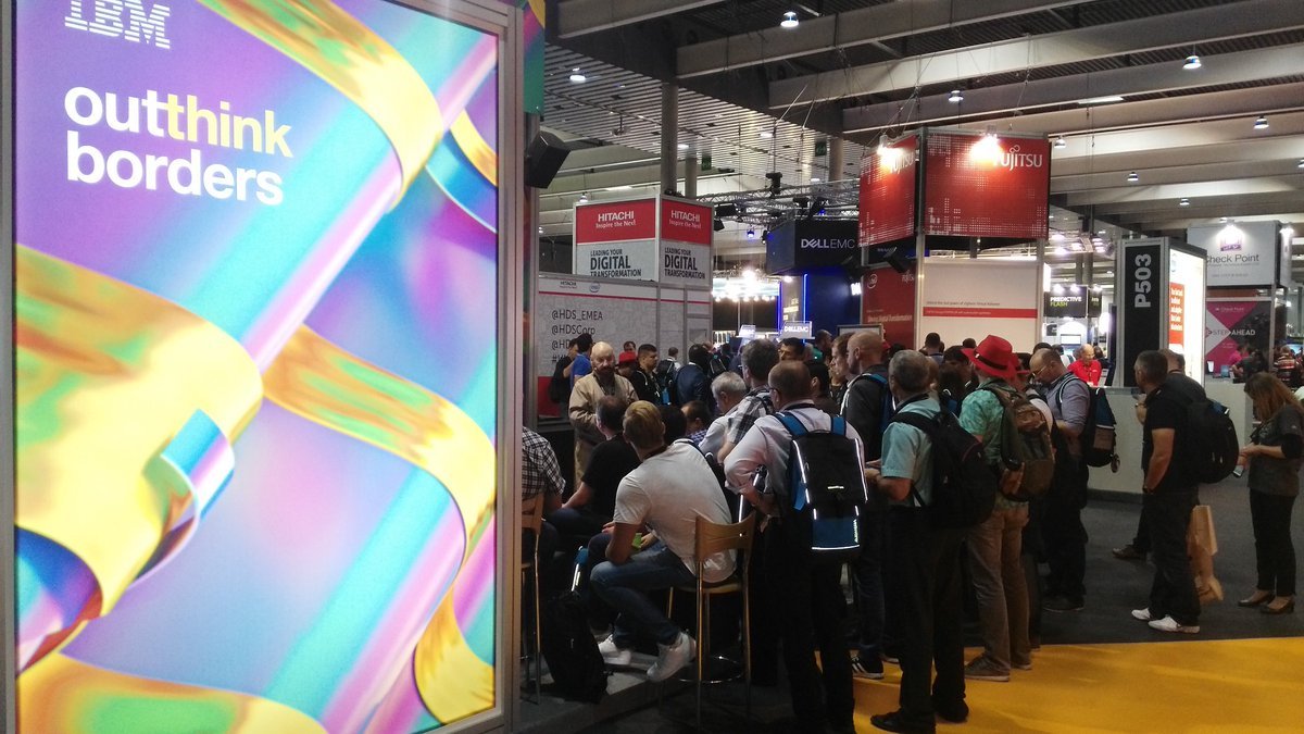 AlMurphy79's tweet image. Day 3 at #vmworld2016 #ibm booth #p501