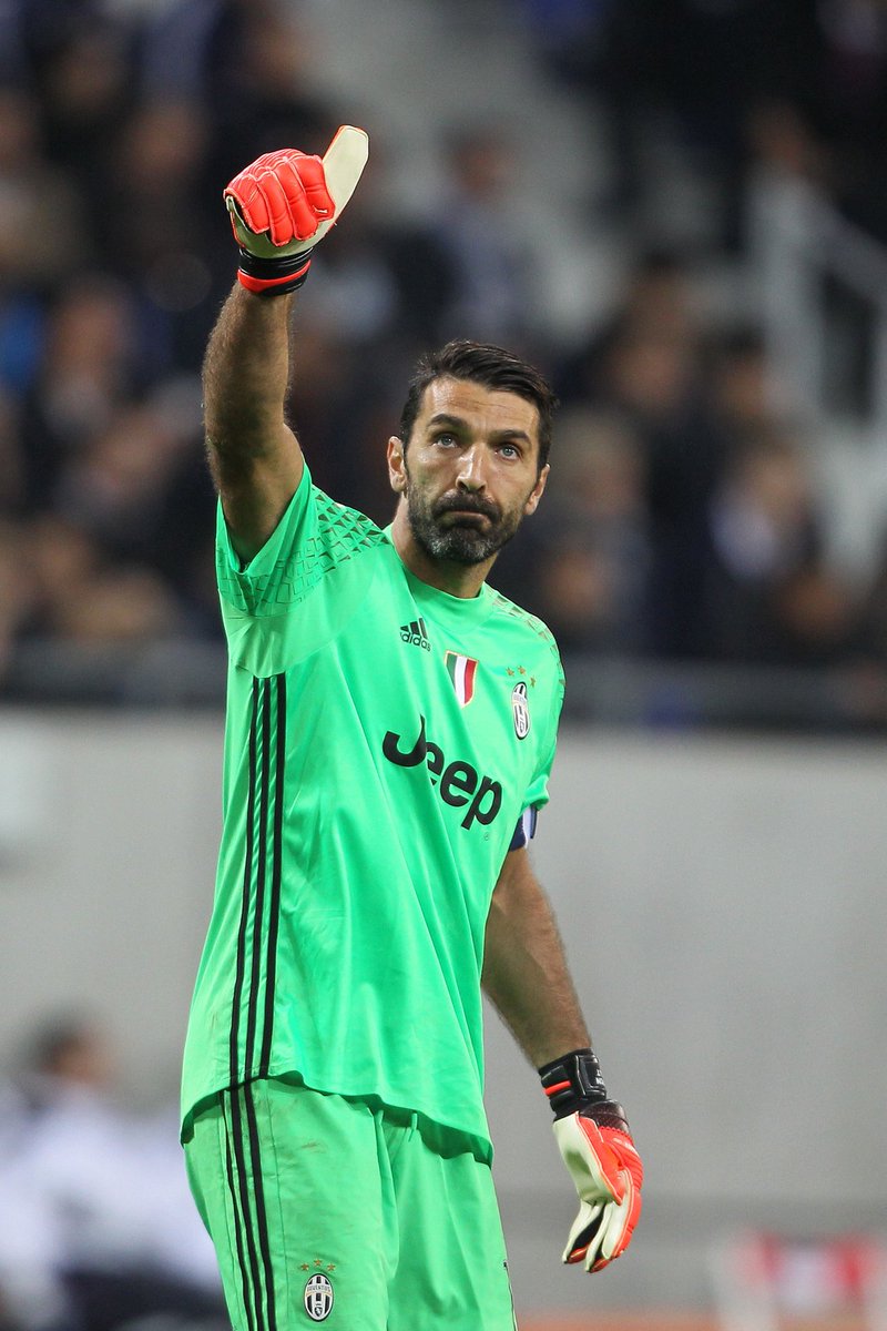 gianluigibuffon's tweet photo. #OLJuve #UCL #TeamBuffon https://t.co/Kyr4WXOVg7