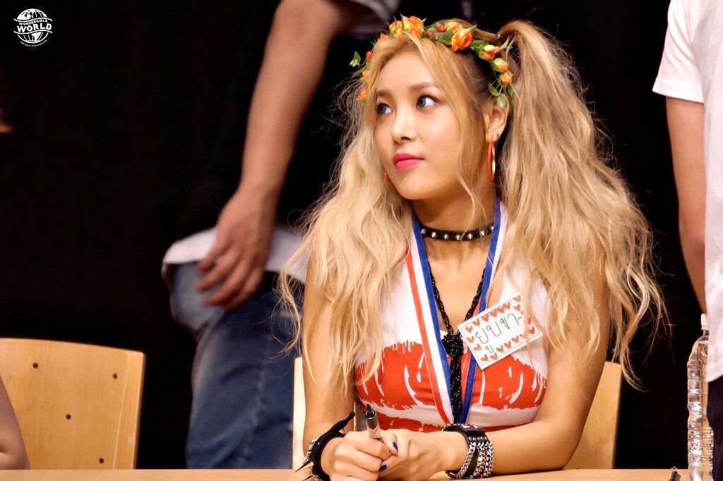 rpg__sc's tweet photo. ☁ Nome: Kim Yubin
☁ Idade: 20
☁ Espécie: Monster
☁ Clube: Dança e basquete https://t.co/27yleWnmSY