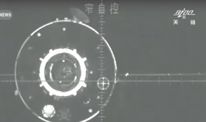 8 people in space! #SOYUZMS02 #Tiangong2 #ISS in 3 different vehicles
