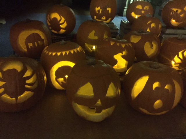BuryLibraries's tweet photo. The #Radcliffe #Brownies & #Guides came along to #RadcliffeLibrary to carve #pumpkins. The girls worked hard and the carvings looked great! https://t.co/pqdGYFtEr1