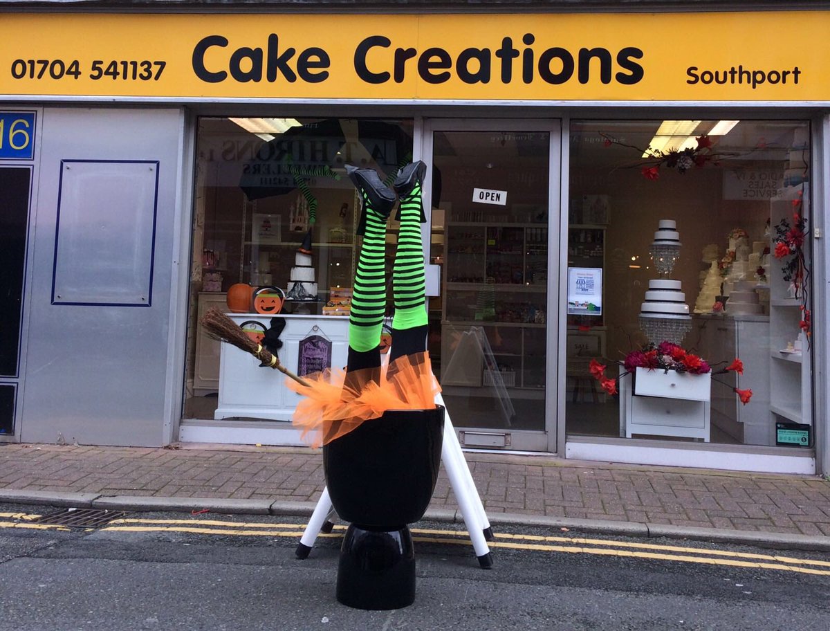 🎃 Meg has lost Mog and thinks she may have fallen in the couldren! Will Meg find her beloved cat <a href="/WesleyStTraders/">WesleyStreet</a> #insouthport? @spookport 🎃